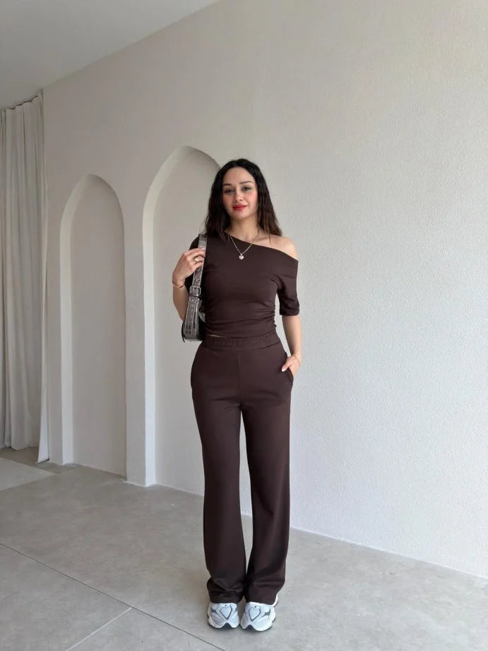 Ref 18 : L'Ensemble Lounge à Épaule Dénudé