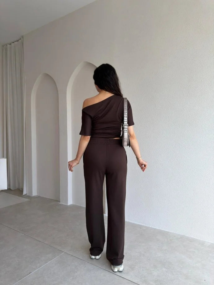 Ref 18 : L'Ensemble Lounge à Épaule Dénudé